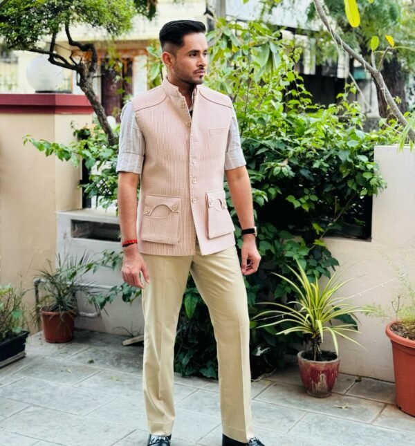 Revolver Pocket Half Jacket with Quilted Shoulder Pads